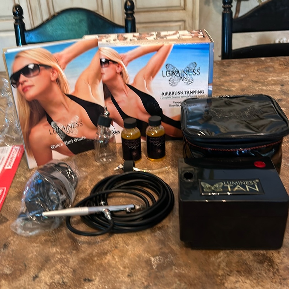 Luminous Tan, Airbrush Tanning System, 2 medium color Tanning Tonics included.